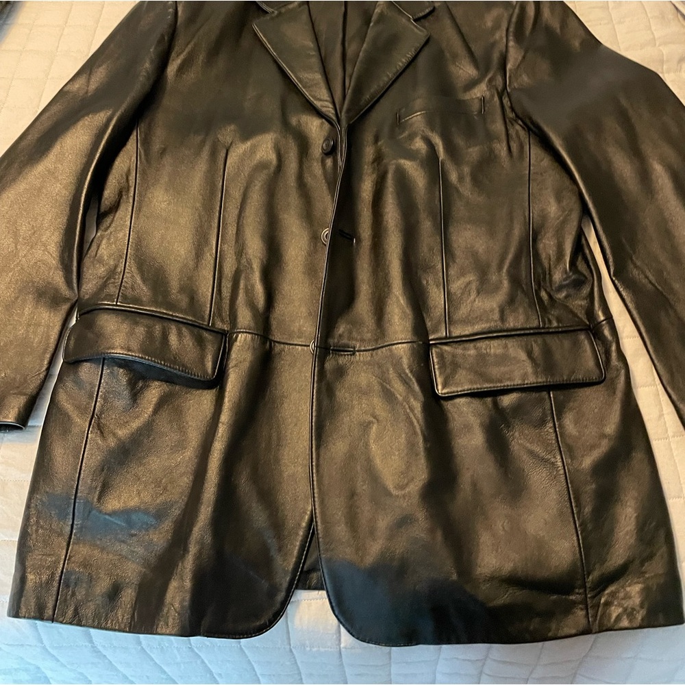 Beautiful Men’s black soft leather Medium jacket